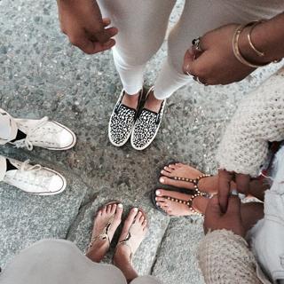 Gigi Hadid feet photo thumbnail
