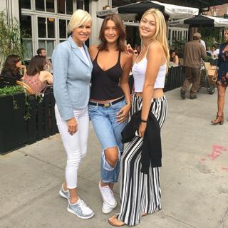 Gigi Hadid feet photo thumbnail
