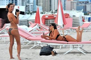 Claudia Romani feet photo thumbnail