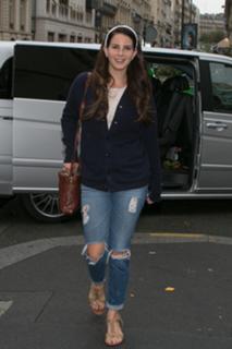 Lana Del Rey feet photo thumbnail