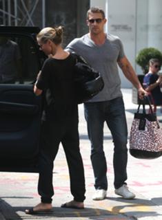 Heidi Klum feet photo thumbnail
