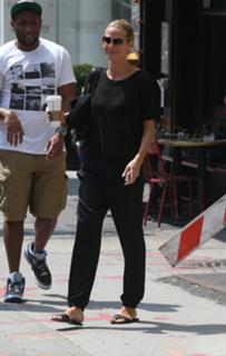 Heidi Klum feet photo thumbnail