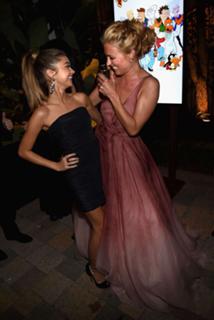 Sarah Hyland feet photo thumbnail