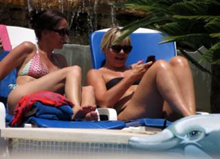 Andrea McLean feet photo thumbnail