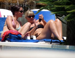 Andrea McLean feet photo thumbnail