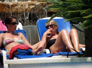 Andrea McLean feet photo thumbnail