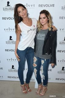 Ashley Tisdale feet photo thumbnail