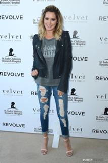 Ashley Tisdale feet photo thumbnail
