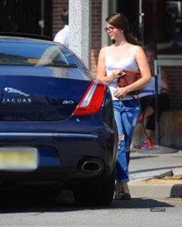 Lana Del Rey feet photo thumbnail