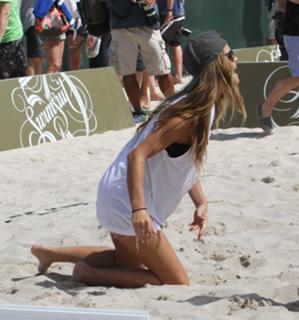 Nina Agdal feet photo thumbnail