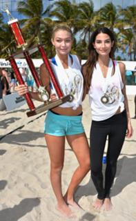 Gigi Hadid feet photo thumbnail