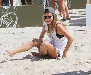 Nina Agdal feet photo thumbnail