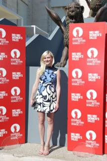 Kirsten Dunst feet photo thumbnail