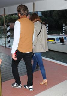 Emma Stone feet photo thumbnail