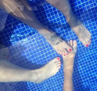 Eiza González feet photo thumbnail