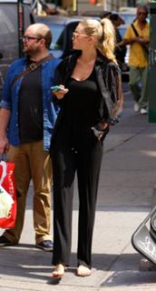 Gigi Hadid feet photo thumbnail