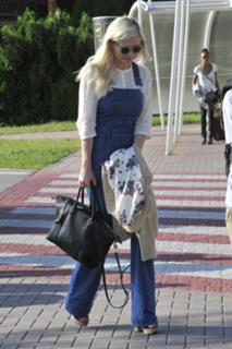 Kirsten Dunst feet photo thumbnail