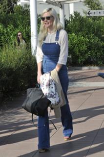 Kirsten Dunst feet photo thumbnail