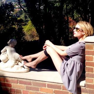Emma Roberts feet photo thumbnail