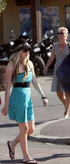 Avril Lavigne feet photo thumbnail