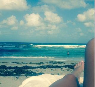 Alexa PenaVega feet photo thumbnail