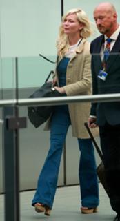 Kirsten Dunst feet photo thumbnail