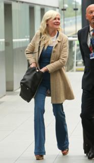 Kirsten Dunst feet photo thumbnail