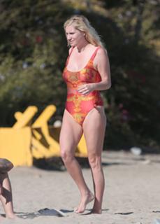 Kesha feet photo thumbnail