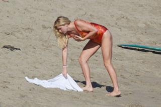 Kesha feet photo thumbnail