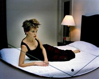 Hilary Swank feet photo thumbnail