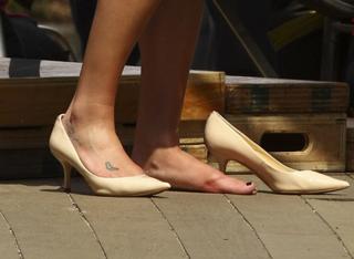 Lea Michele feet photo thumbnail