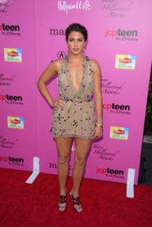 Nikki Reed feet photo thumbnail