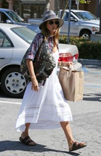 Jessica Alba feet photo thumbnail