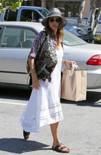 Jessica Alba feet photo thumbnail