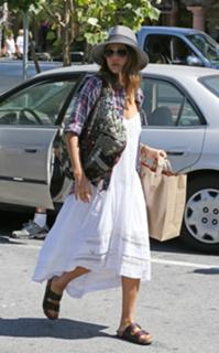Jessica Alba feet photo thumbnail