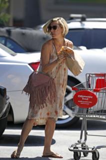 Elsa Pataky feet photo thumbnail