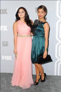 Sarah Hyland feet photo thumbnail