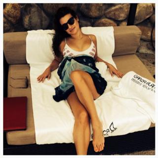 Lea Michele feet photo thumbnail