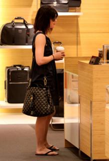 Selma Blair feet photo thumbnail