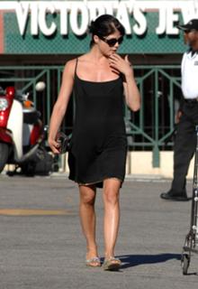 Selma Blair feet photo thumbnail