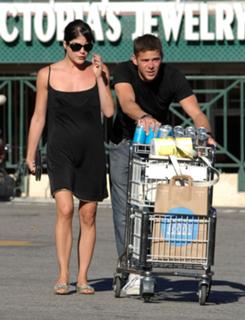 Selma Blair feet photo thumbnail