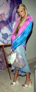 Paris Hilton feet photo thumbnail