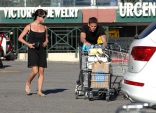 Selma Blair feet photo thumbnail