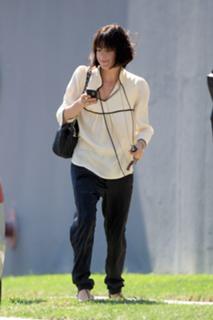Selma Blair feet photo thumbnail