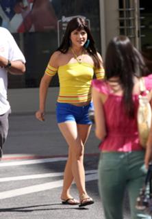 Selma Blair feet photo thumbnail