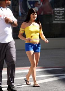 Selma Blair feet photo thumbnail