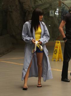 Selma Blair feet photo thumbnail