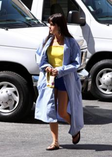 Selma Blair feet photo thumbnail