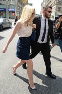 Dakota Fanning feet photo thumbnail