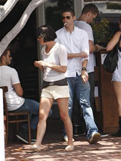 Selma Blair feet photo thumbnail